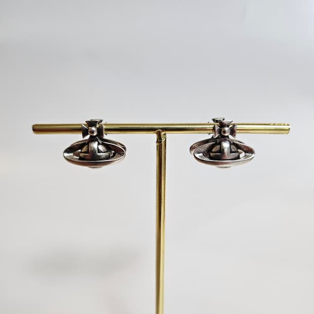 비비안웨스트우드 업사이클링 엔틱풍 양면 원터치 귀걸이