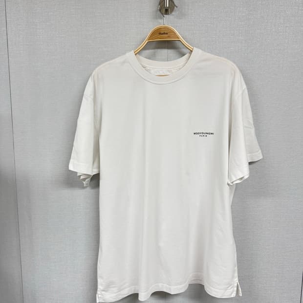 우영미 스퀘어 라벨 반팔 티셔츠