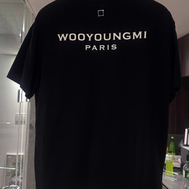 우영미 백로고 티셔츠