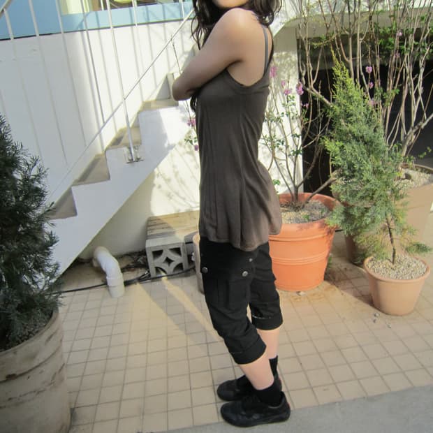 버버리 블루 라벨 카고 카프리 팬츠 백 버클 스트랩 디테일 블랙