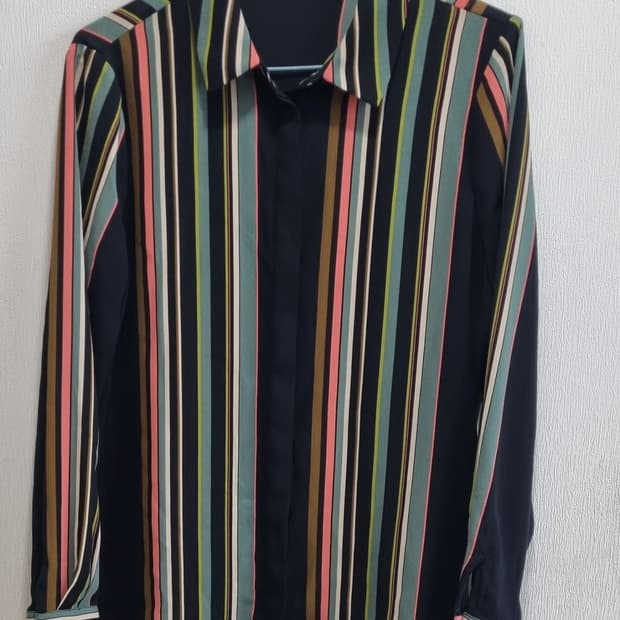 REISS
88
3
컬러풀 스트라이프 셔츠90
