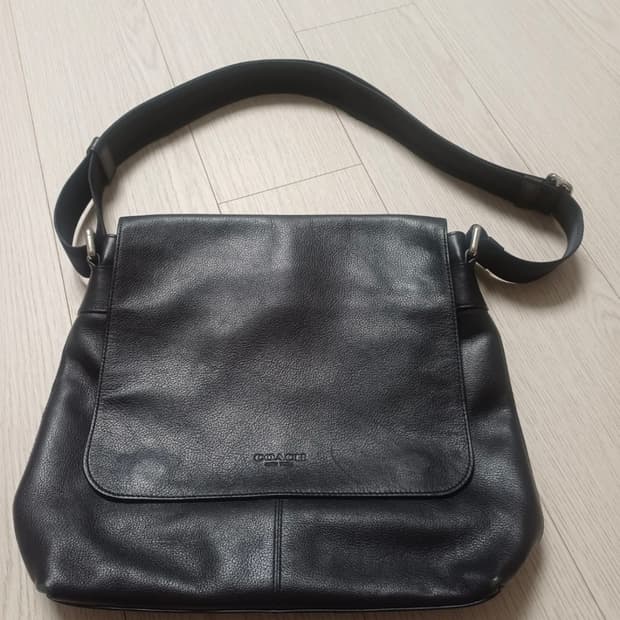 코치 남성 가죽 크로스백