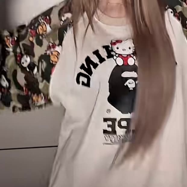 구합니다) 베이프 헬로키티 콜라보 맨투맨