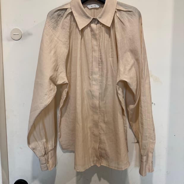 마이네임이즈 블라우스