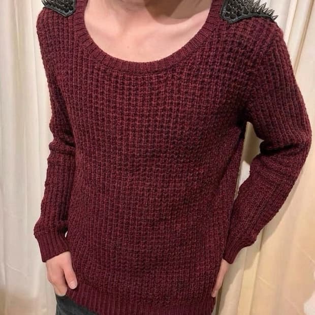 빈티지 메탈스터드 장식 어깨견장 니트