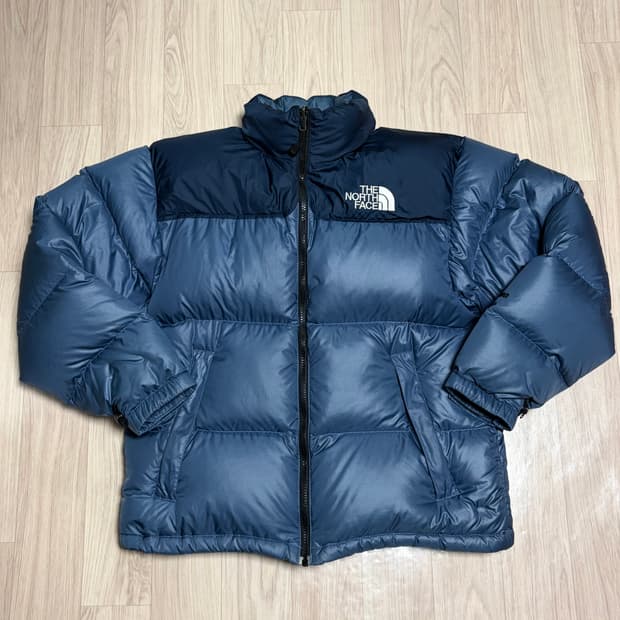 [구매중 / L] 노스페이스 눕시 700 센터 로고 블루 네이비 패딩