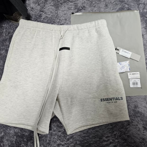 에센셜 Fear of God 오트밀 반바지 L 팔아요