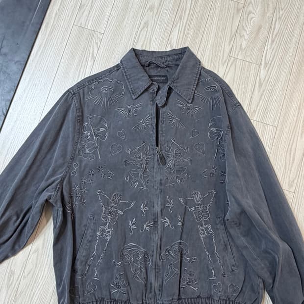 나이스 고스트클럽 자켓입니다