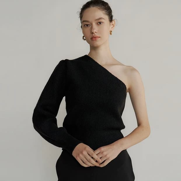 Lucir zu루시르주 원숄더 니트