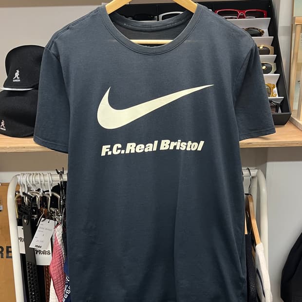 [95] 나이키 X SOPH F.C.R.B 반팔티 L 