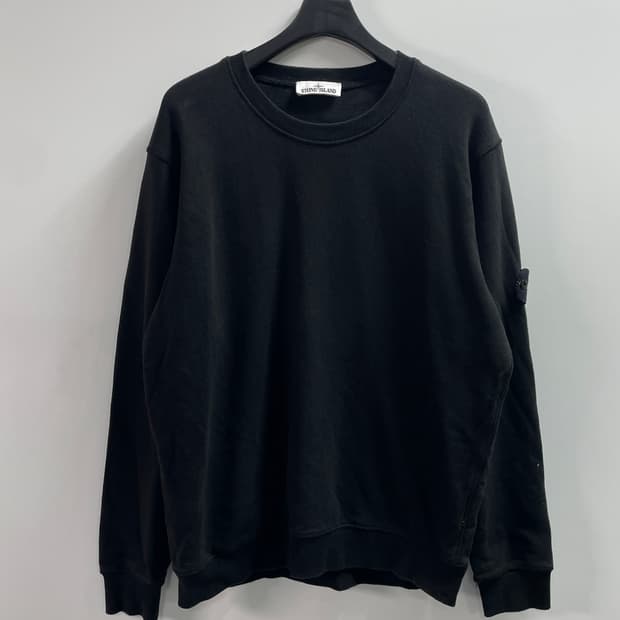 스톤아일랜드 와펜 검정 맨투맨 (on.736)