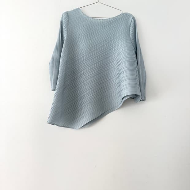 ontour fly pleats top / sky blue