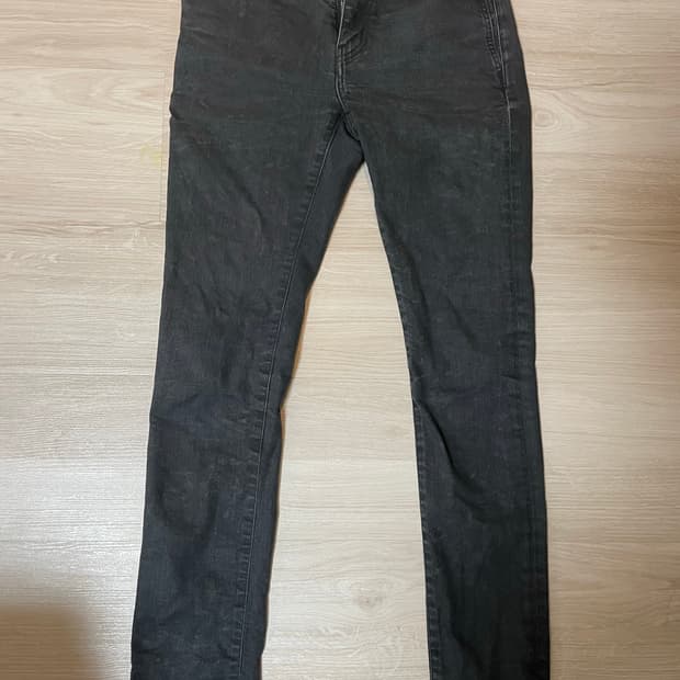 생로랑 D02 블랙 왁스 코팅 스키니진