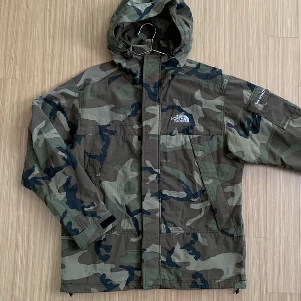 노스페이스 밀리터리 카모 바람막이