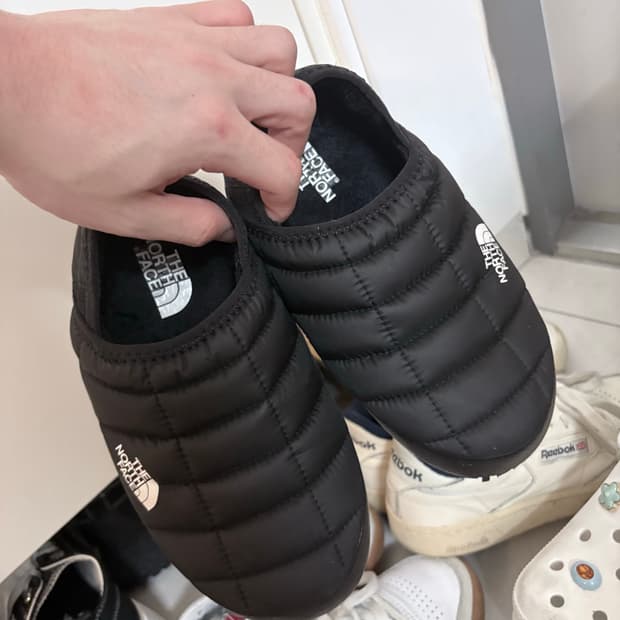 노스페이스 패딩 슬립온