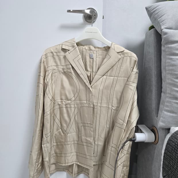 토템 모노그램 실크 트윌 파자마 셔츠 38