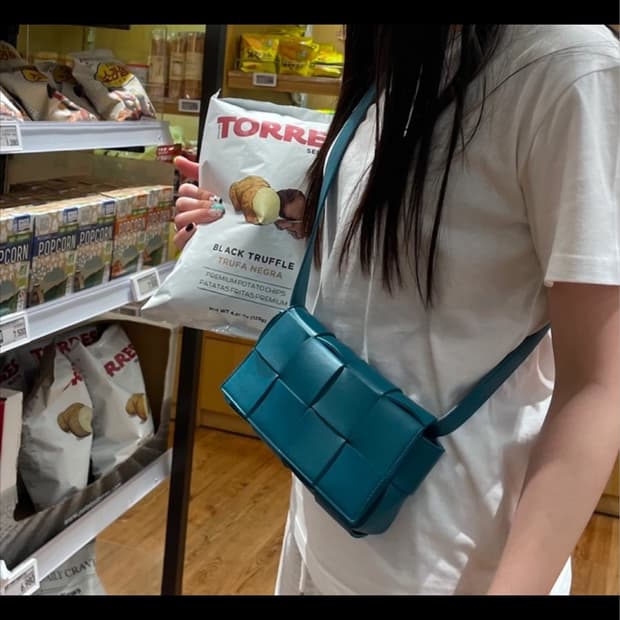 보테가베네타 카세트 벨트백 맬러드