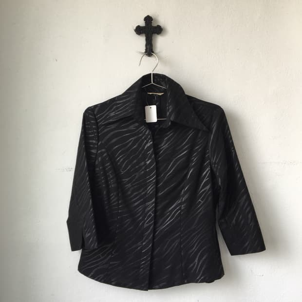 Glossy pattern shirt