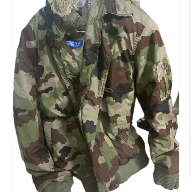 아디다스 카모 퍼 후드 봄버 자켓
