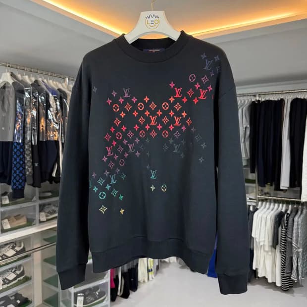 Louis Vuitton (루이비통) 그라데이션 모노그램 맨투맨