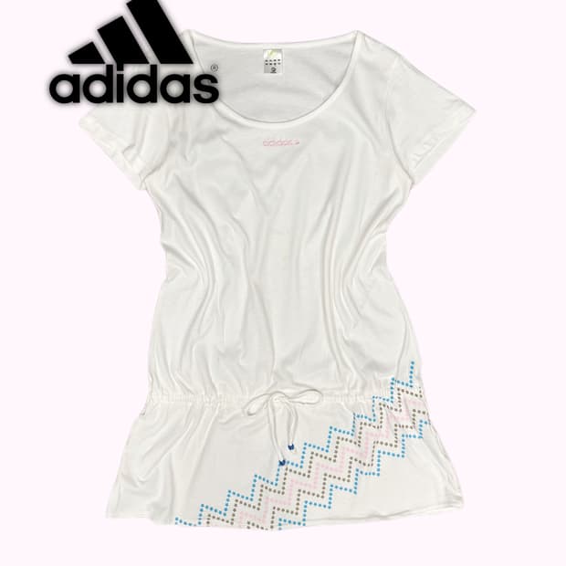 logo star white dress