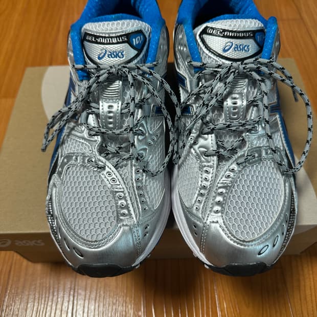 아식스 젤 님버스 10.1 블루 270사이즈 팝니다.