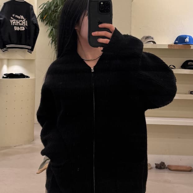 수아레 블랙 로우게이지 미니멀 니트 집업 U115