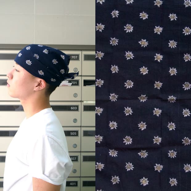 [flower pattern scarf]