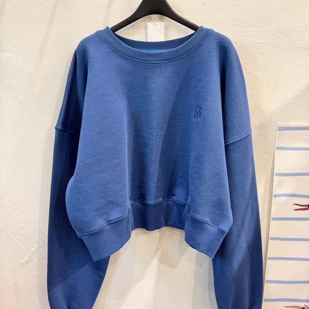 미드나잇모먼 크롭 맨투맨