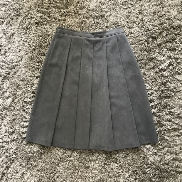 그레이 플리츠 미디 스커트