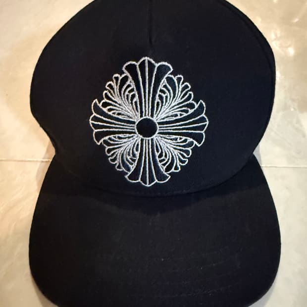 크롬하츠 플로랄 크로스 모자