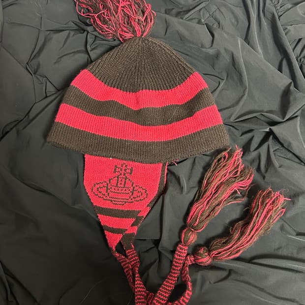 비비안 웨스트우드 이어플랩 비니 