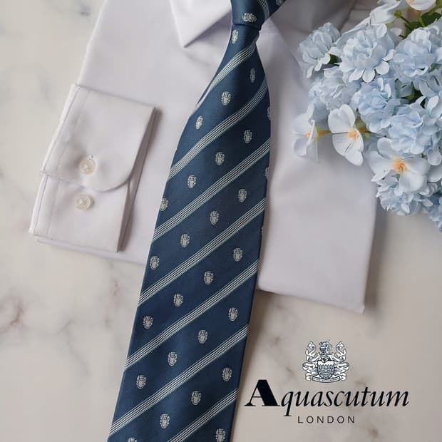 아쿠아스큐텀 실크 로고 스트라이프 넥타이 9.2cm A+등급 A19121