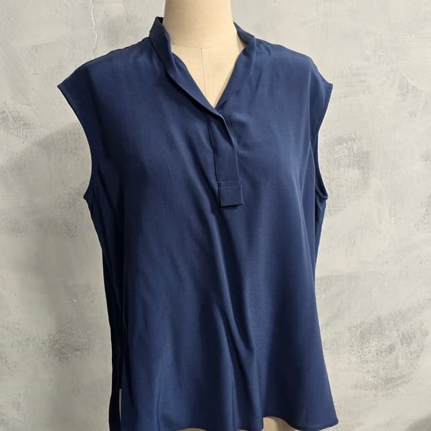 Hermes 에르메스 블루 실크 슬리브리스 블라우스 36