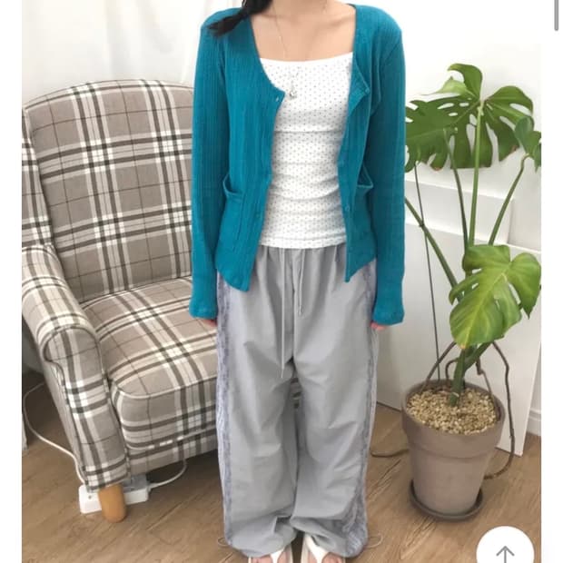 레티 펀칭 블루 라운드 가디건 파랑색