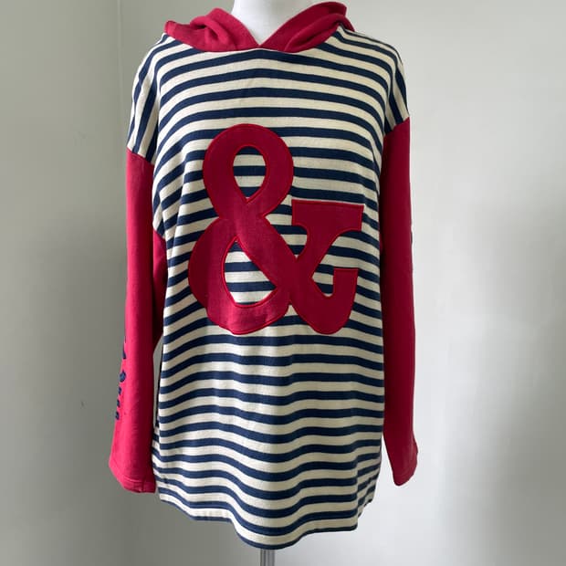 모스키노 주니어 앰퍼샌드 패치 스트라이프 후드 스웻셔츠