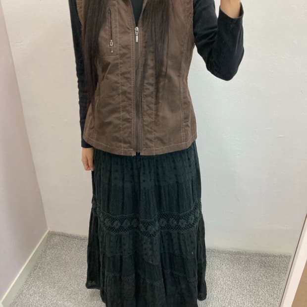 브라운 스티치 베스트