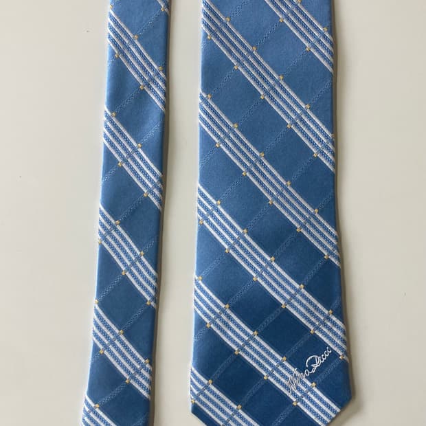 니나리치 넥타이