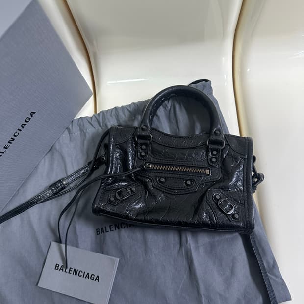 [새상품급 정품] 발렌시아가 르 시티 모터백 나노 블랙