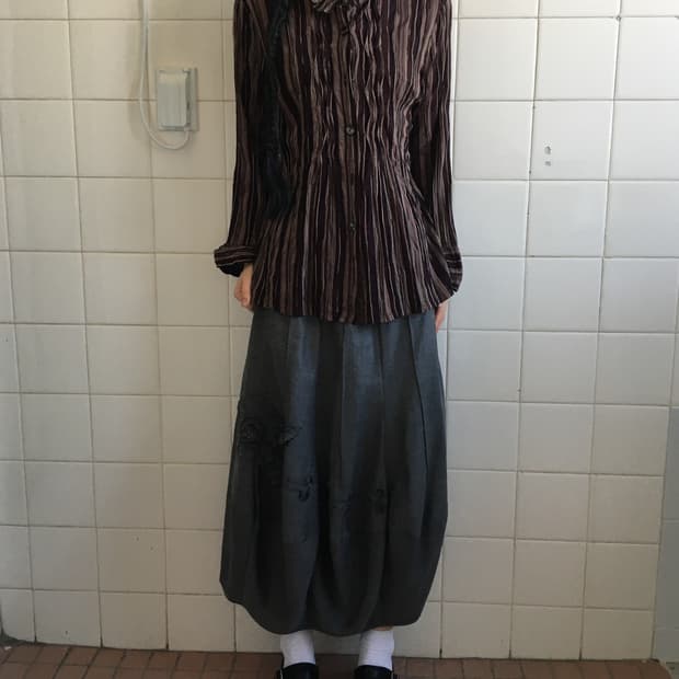 Stripe pattern pleats shirt