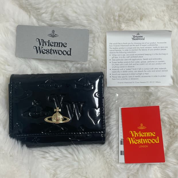 비비안웨스트우드 지갑 유광 에나멜 금장