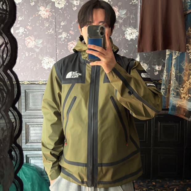 a181) 슈프림x노스페이스 21ss 서밋 시리즈 테이프 심 바람막이