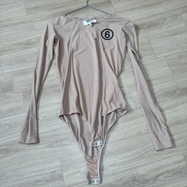 MM6 Margiela 베이지 로고 보디수트