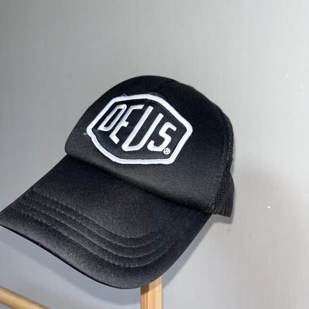 데우스 메쉬 모자