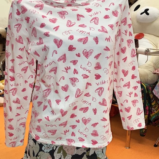 kikki 레터링 폴라 티셔츠