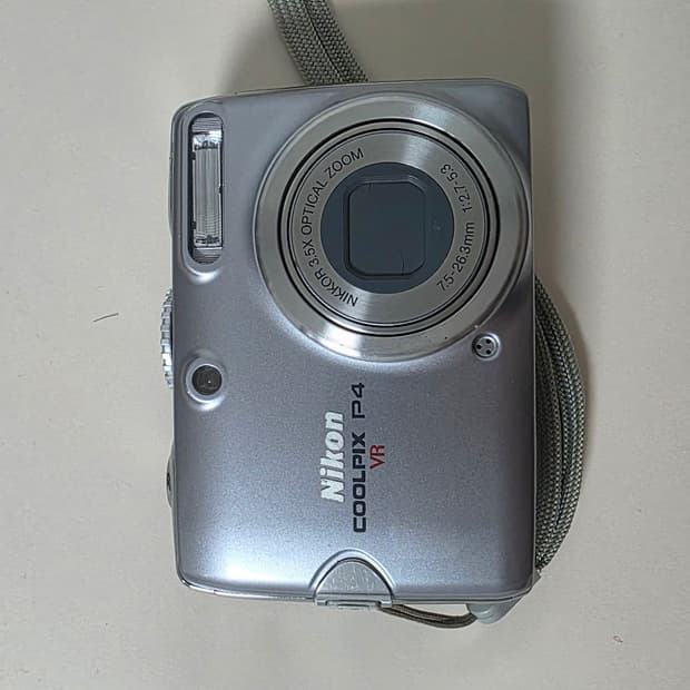 니콘 쿨픽스P4 / Nikon Coolpix P4 / Silver
