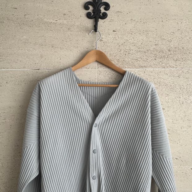 옴므 플리세 플리츠 가디건 그레이