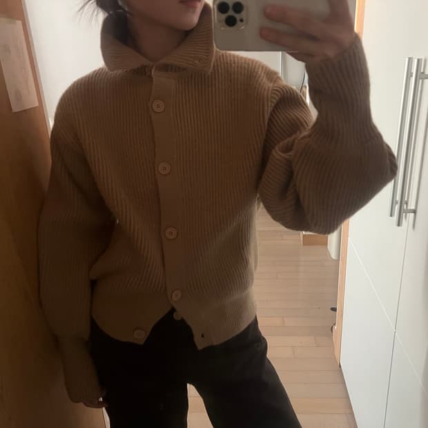 heavy high neck knit cardigan (camel)