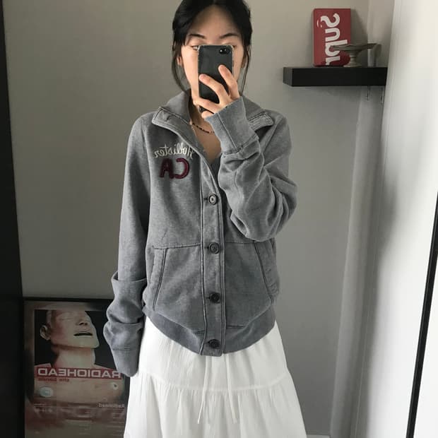 홀리스터 자수 로고 그레이 버튼 면집업