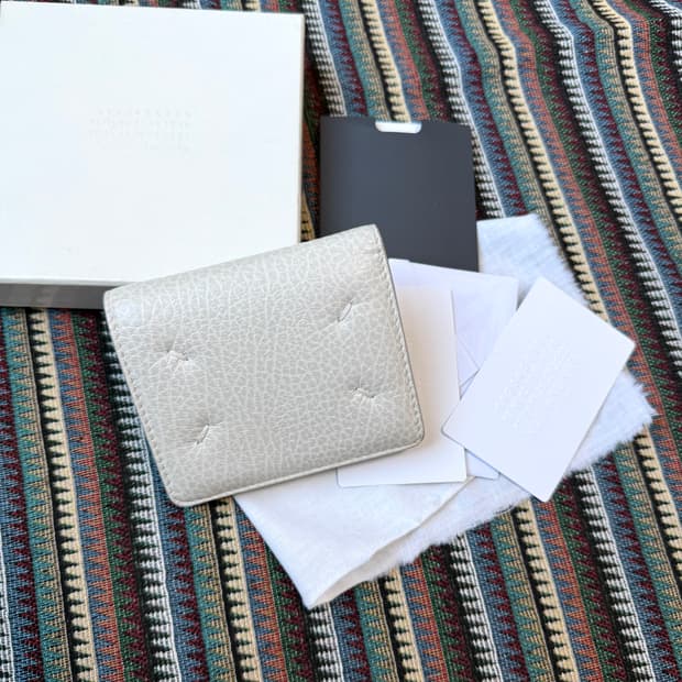 마르지엘라 화이트 반지갑